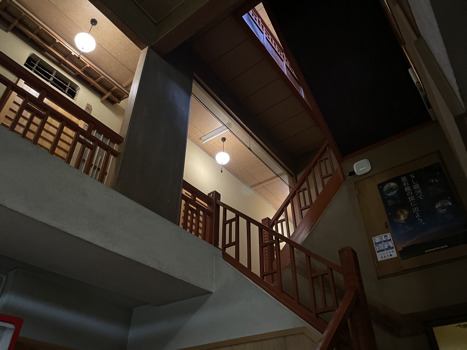 中嶋旅館の階段の写真です