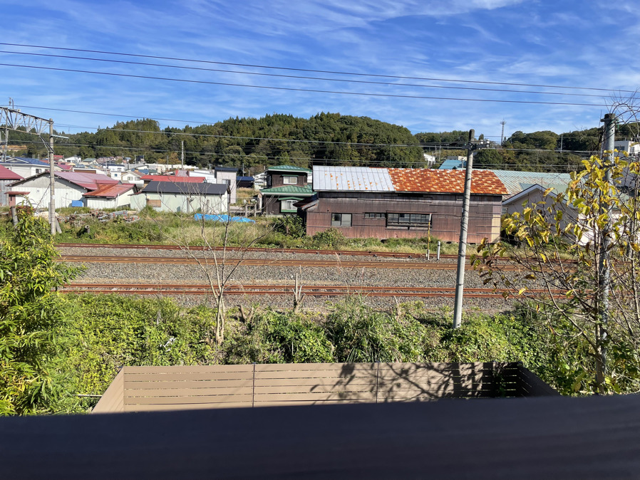 ロコンカフェから見える鉄道の写真です