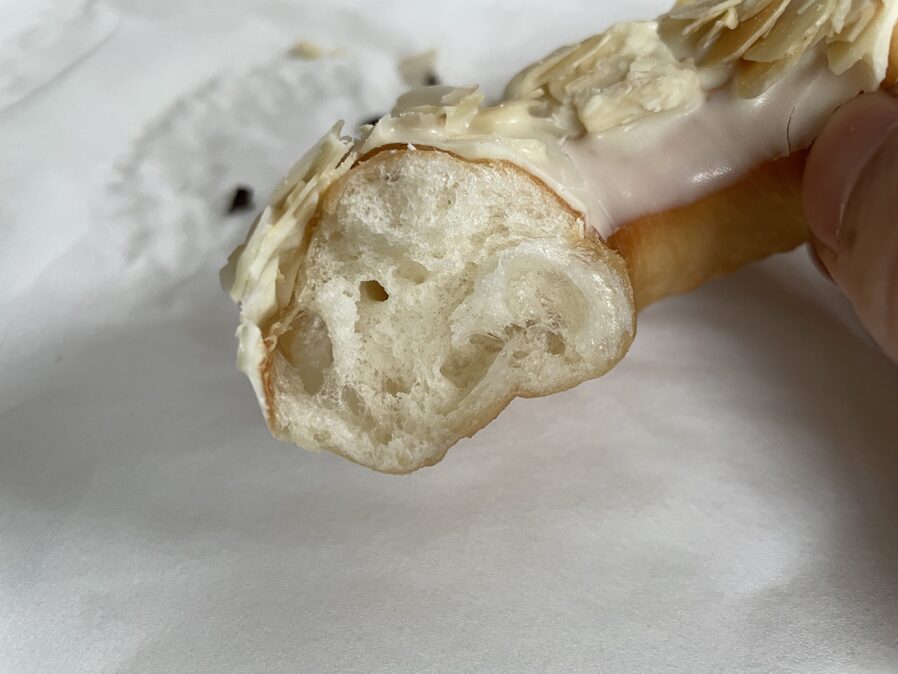 STOKED Doughnutsのドーナツの断面の写真です