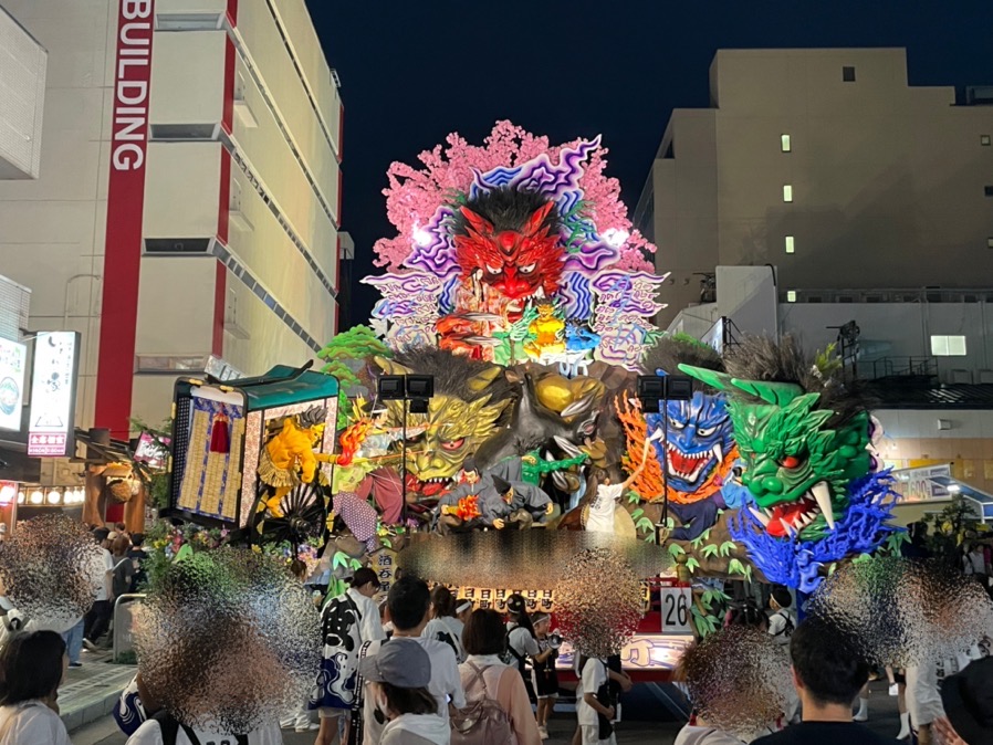 六日町附祭若者連の山車の写真です