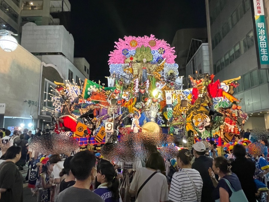 新井田附祭振興会の山車の写真です