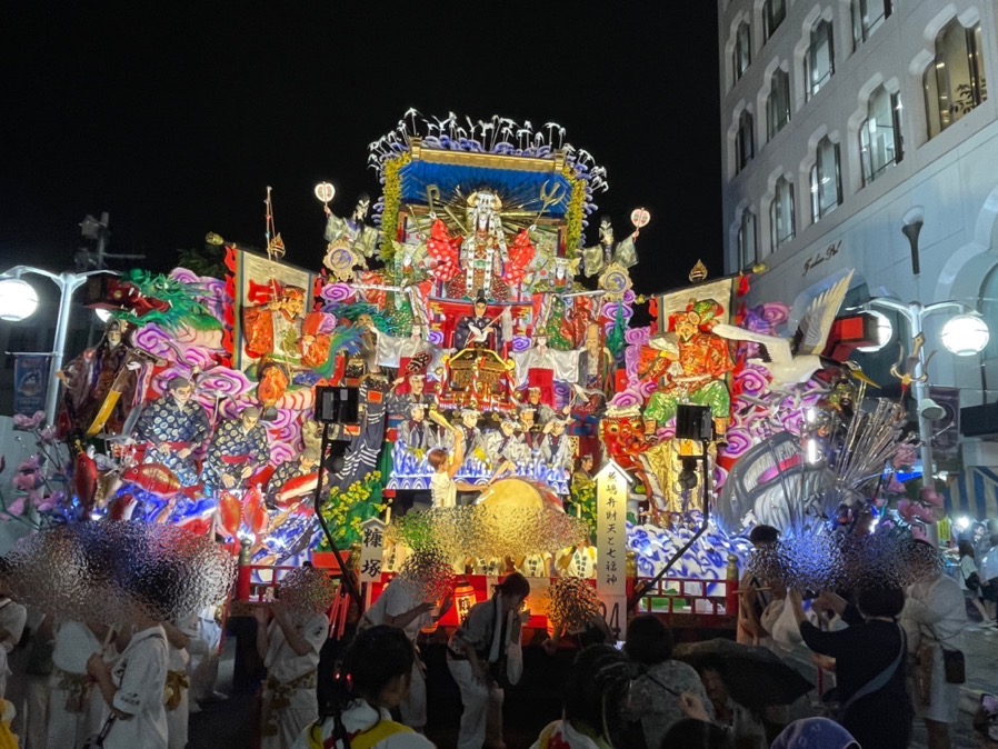 糠塚附祭組の山車の写真です